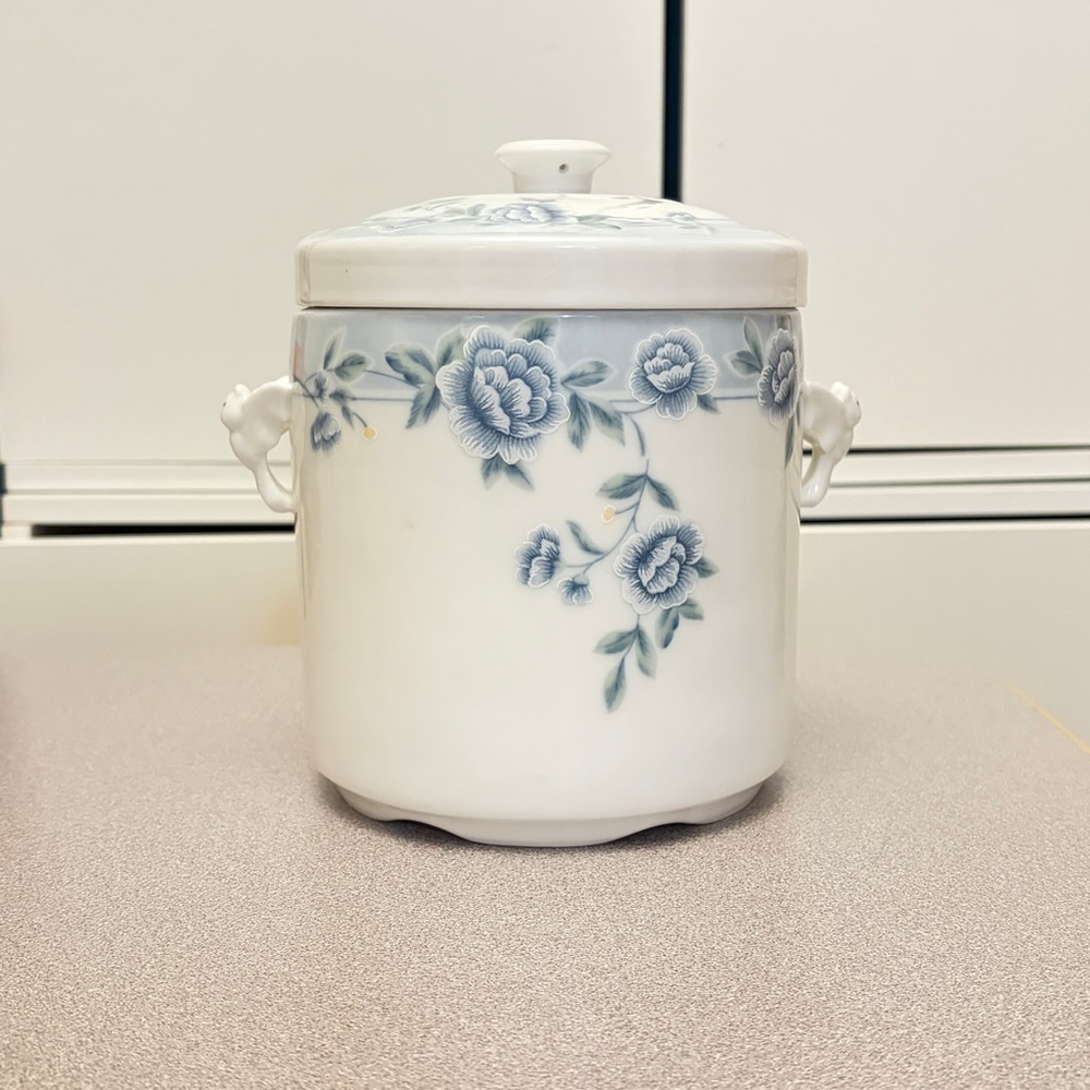 Vintage Cheng’s floral White Jade Porcelain Jar for cooking and storage